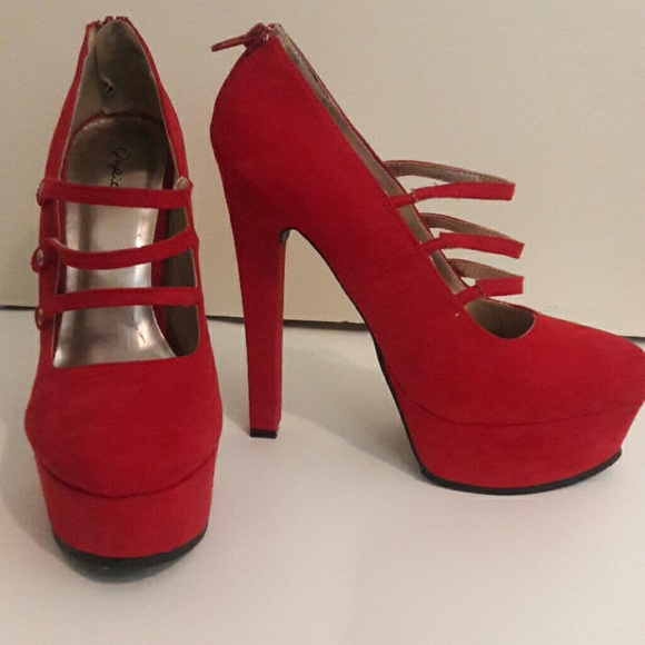 Only worn when trying them on at the store!