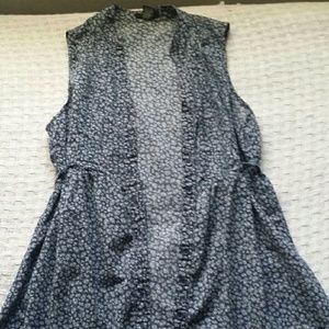 Floral-printed Long Sleeveless Shirt