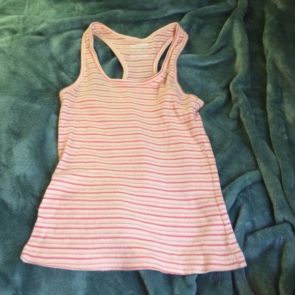 pink tank top