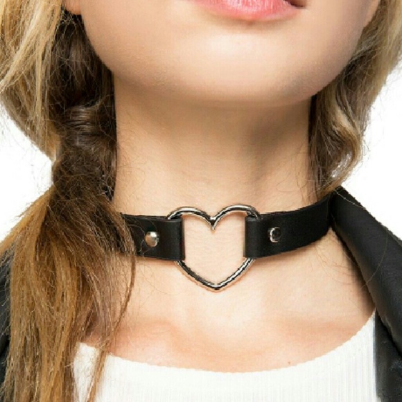 RESTOCKED Heart Choker (black strap) - Picture 2 of 4