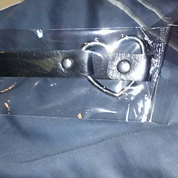 RESTOCKED Heart Choker (black strap) - Picture 4 of 4