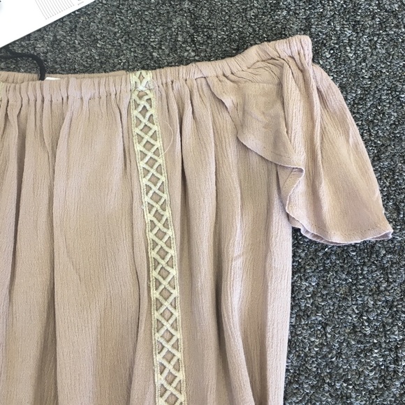 Tan off the shoulder top - Picture 2 of 4