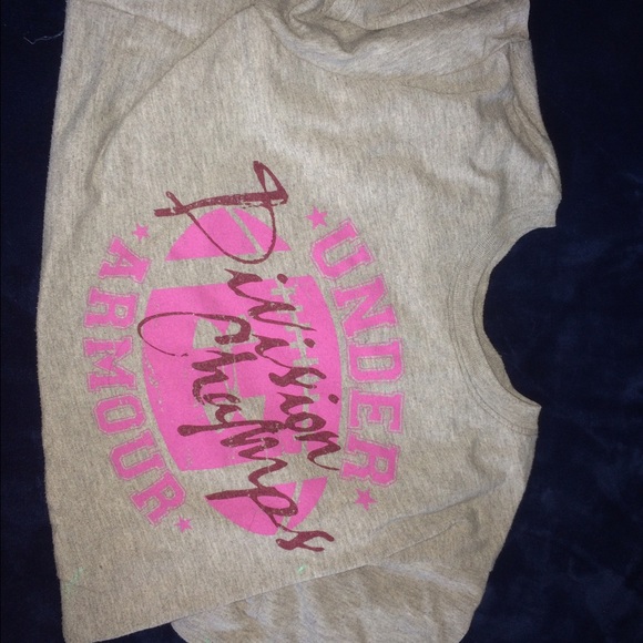 Small gray Under Armour t-shirt