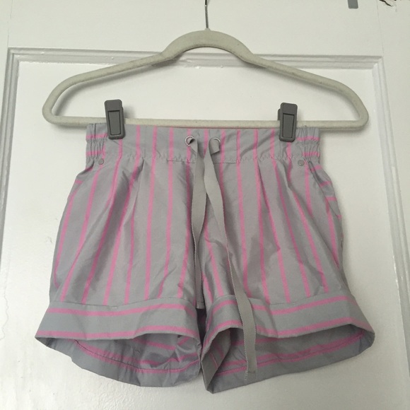 Lululemon spring break away shorts Sz 4