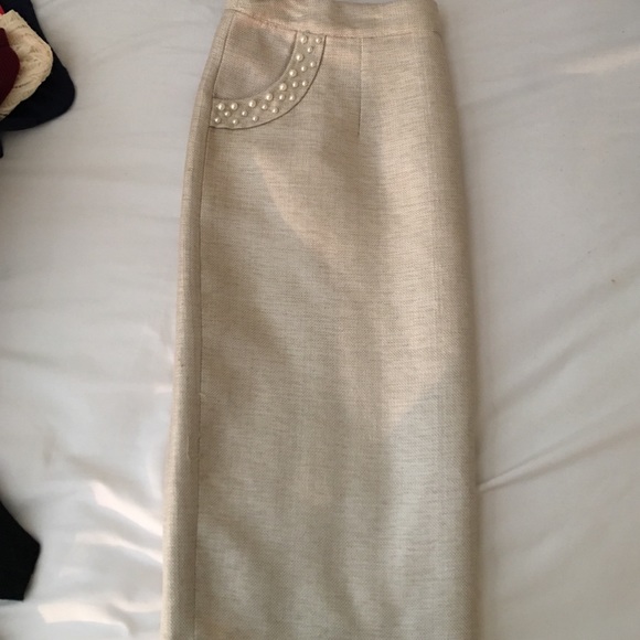 Skirt to the knee