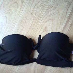 Black push up, strappy bathingsuite top