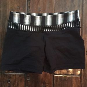 Lululemon Groove Shorts 6