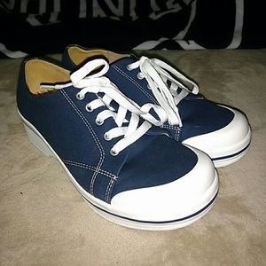 Sz 39 Canvas Dansko Vegan Navy blue White sz 9 EUC