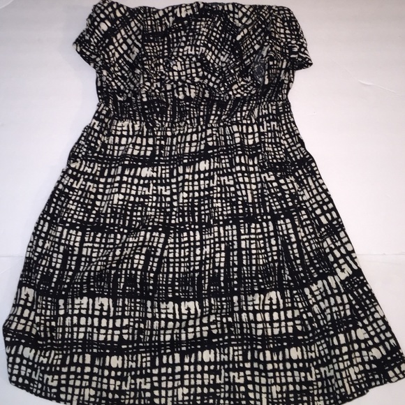 Strapless black and white dress