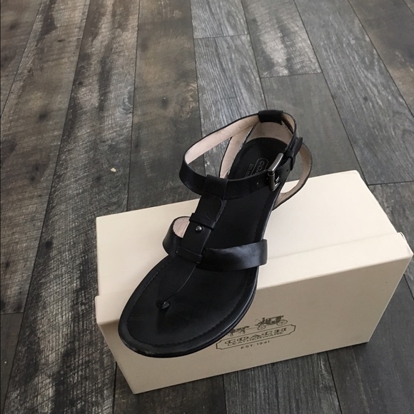 Coach black leather sandals!! Hold mzmoss2!!