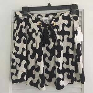 Diane Von Furstenberg Size 4 Silk Skirt
