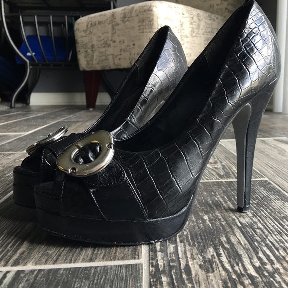 Black platform pump.