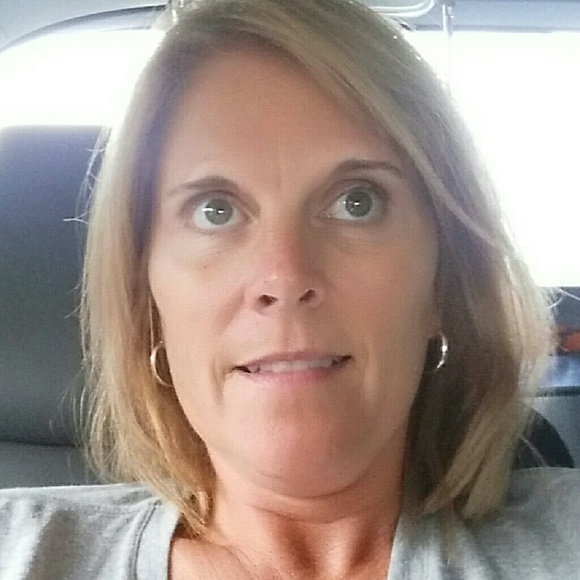 Meet your Posher, Lori - Picture 1 of 1