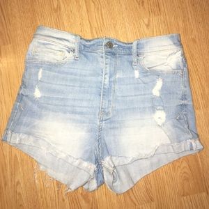 Hollister High-waisted shorts (size 7)