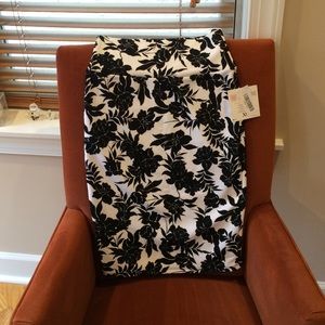 ❌SOLD❌: NWT LuLaRoe Floral Cassie Skirt Size XS