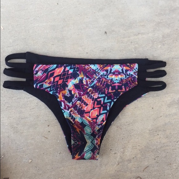 Cheeky bikini bottoms - Picture 1 of 2