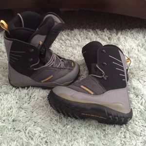 Snowboarding boots (salomon)