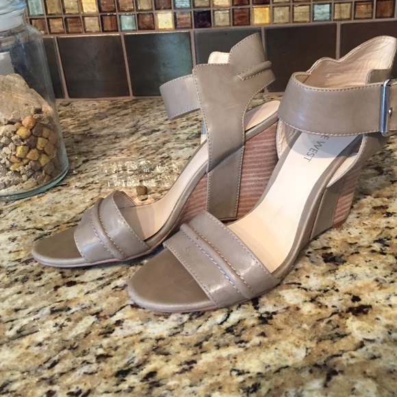 Nine West Tan Wedges