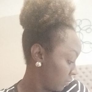 Meet your Posher, Candace