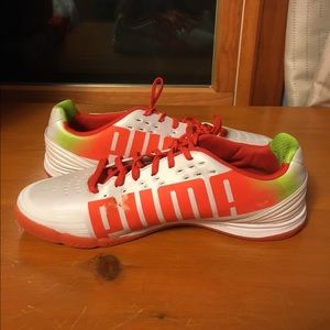 Men's Size 9 1/2 Puma Indoor Soccer Shoes