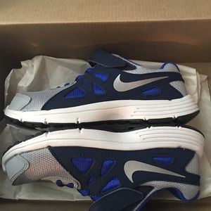 Nike Revolution 2 PSV