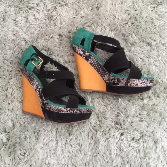 Heel wedges. Purchased at Buckle store