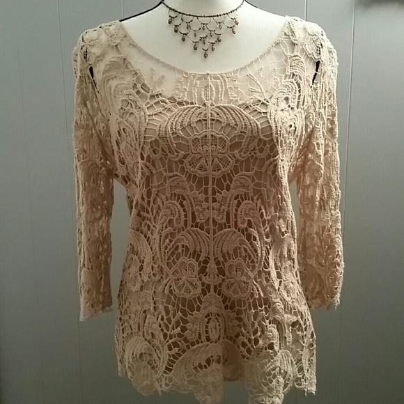 Neutral lace blouse w/ attached cami