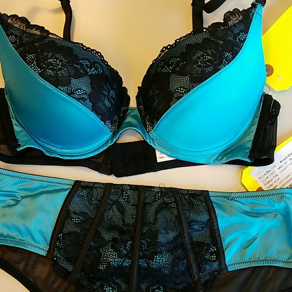 KARDASHIAN LACE AND SATIN BRA AND PANTY SET- new