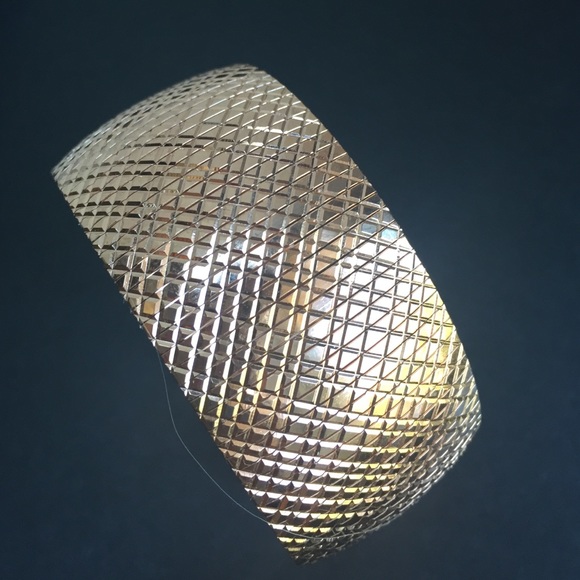 Jewelry - Eye catching Rose gold plated soft bracelet