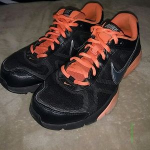 Nike boys sz 6Y dual fusion shoes black orange