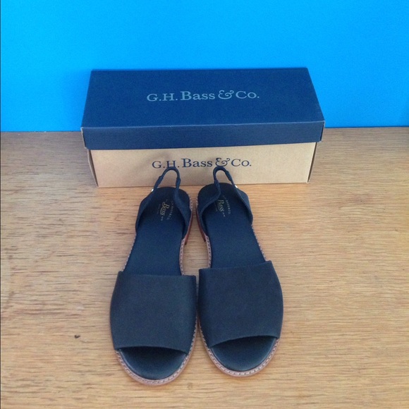 Black leather sandals