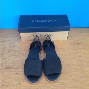 Black leather sandals