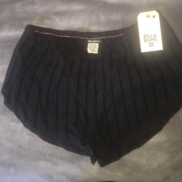 Black linen BILLABONG shorts. Size large.
