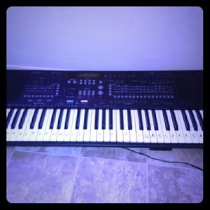 KN600 electric piano