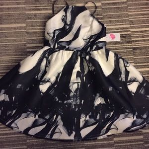 NWT SALE!  L'atiste short modern backless dress