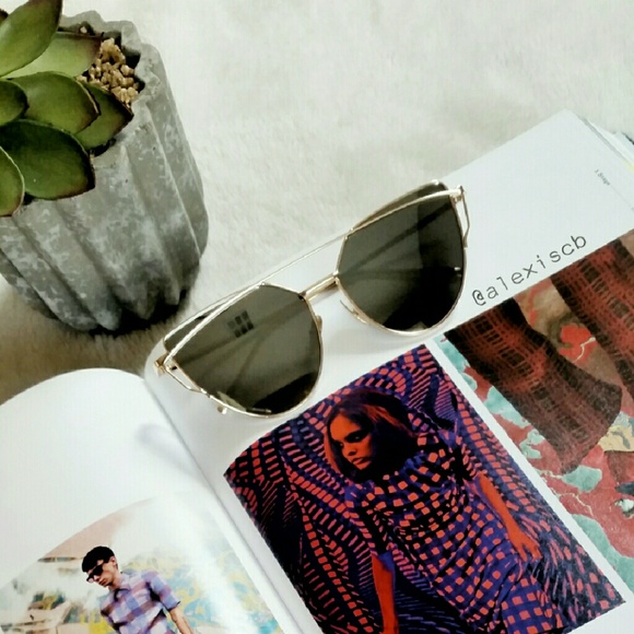 Gray Silver Mirrored Cat Eye Sunglasses - Picture 3 of 3