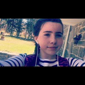 Meet your Posher, Caitlin