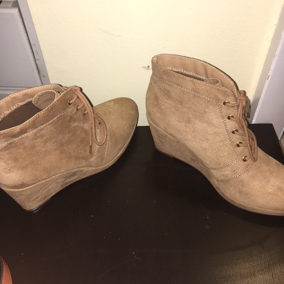 Faux suede heels - Picture 2 of 4