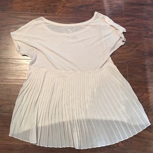 Cream colored short sleeved shirt