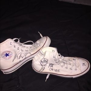 Converse signed by the neighborhood MAKE AN OFFER