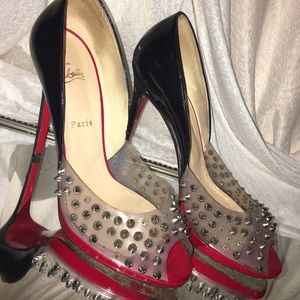 Used 40 1/2 Christian Louboutin pumps. Runs small