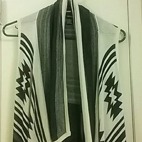 *Flash Sale* Sleeveless Navajo Sweater