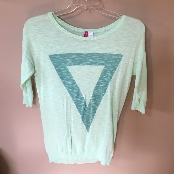 Green quarter sleeve sweater