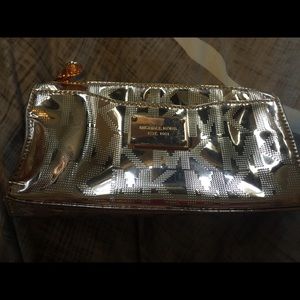 Michael kors wallet rose gold