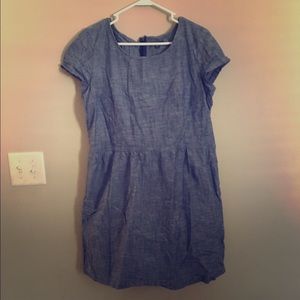 Sweetheart denim dress.