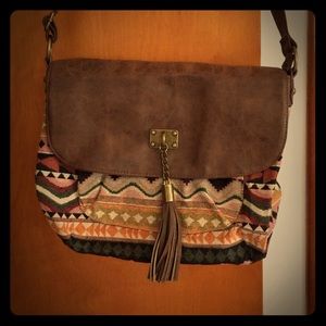 Over the shoulder tribal bag, so cute!