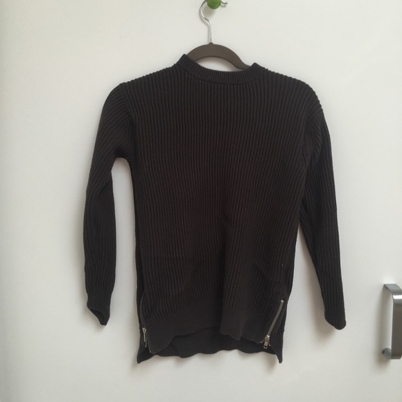 Black robbed sweater