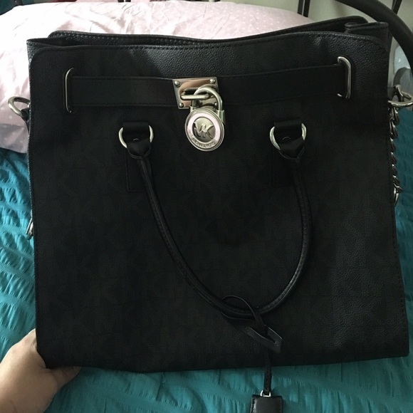 Michael Kors Black Signature Hamilton Tote. - Picture 1 of 4