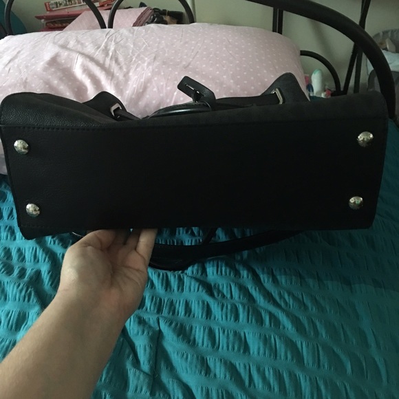 Michael Kors Black Signature Hamilton Tote. - Picture 2 of 4