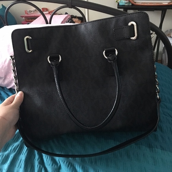 Michael Kors Black Signature Hamilton Tote. - Picture 3 of 4